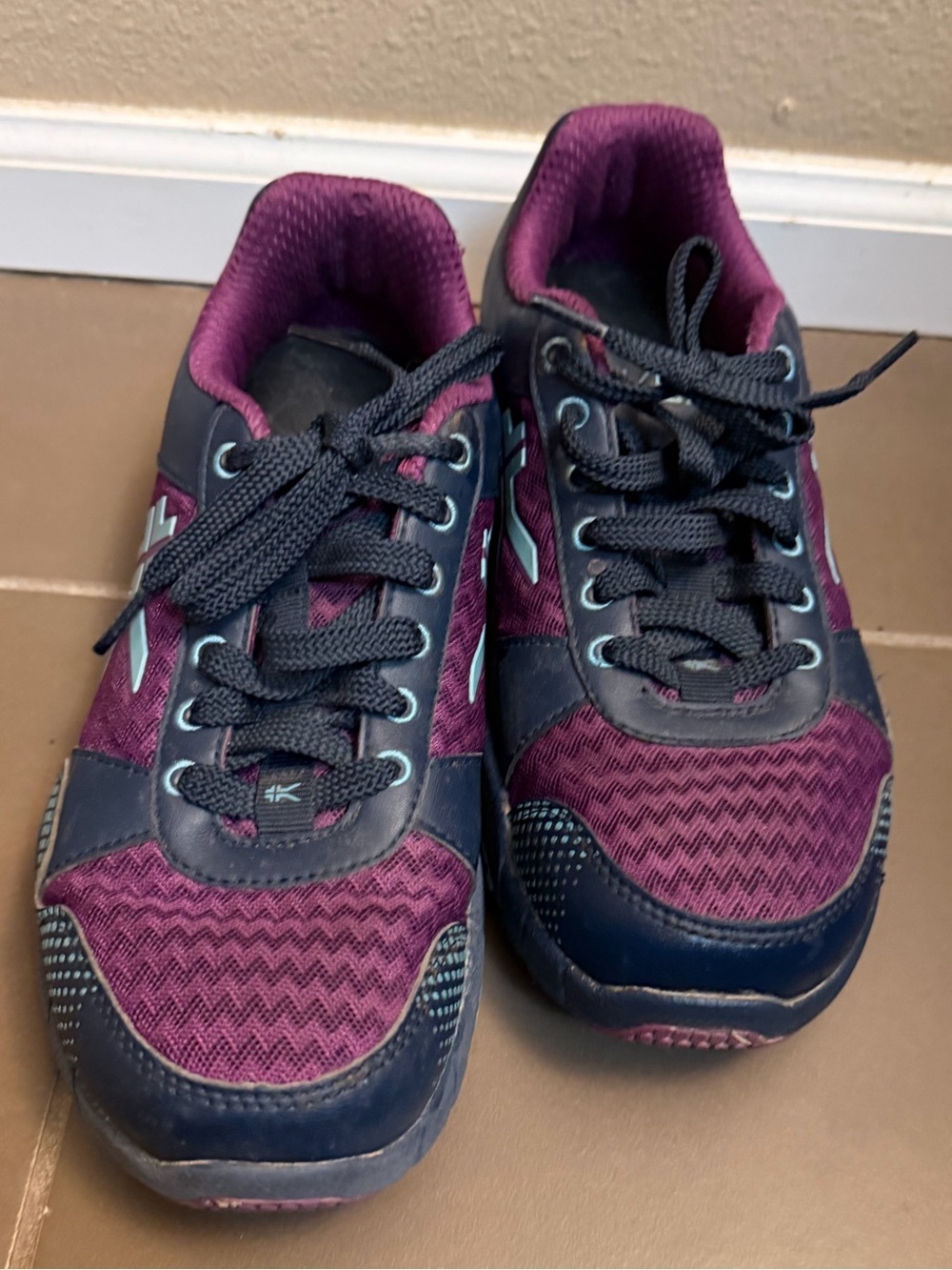KURU QUANTUM WIDE STABILITY ELECTRIC GRAPE SNEAKERS SIZE 7 Athletic Comfort
